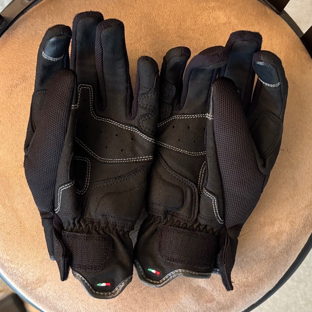 Black Motorcycle Gloves - Picture 2 of 6
